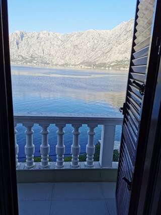 Апартаменты Apartments Popovic Котор Номер-студио с видом на море-1