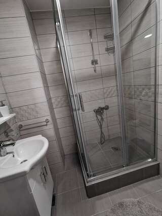 Апартаменты Apartments Popovic Котор Номер-студио с балконом и видом на море (для 4 взрослых)-6