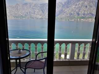 Апартаменты Apartments Popovic Котор Номер-студио с балконом и видом на море (для 3 взрослых)-3