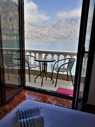 Апартаменты Apartments Popovic Котор Номер-студио с видом на море-3