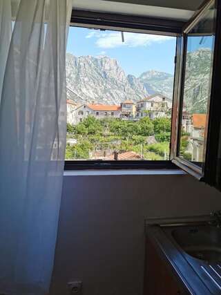 Апартаменты Apartments Popovic Котор Номер-студио с видом на горы-1