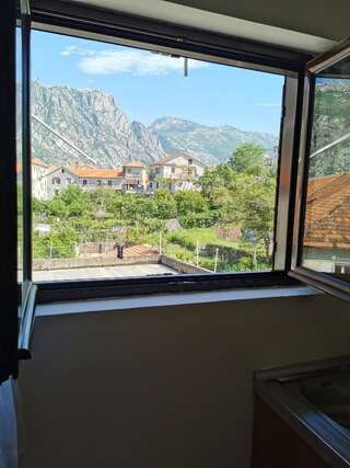 Апартаменты Apartments Popovic Котор Номер-студио с видом на горы-2