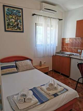 Апартаменты Apartments Popovic Котор Номер-студио с видом на горы-9