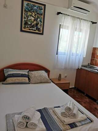 Апартаменты Apartments Popovic Котор Номер-студио с видом на горы-10